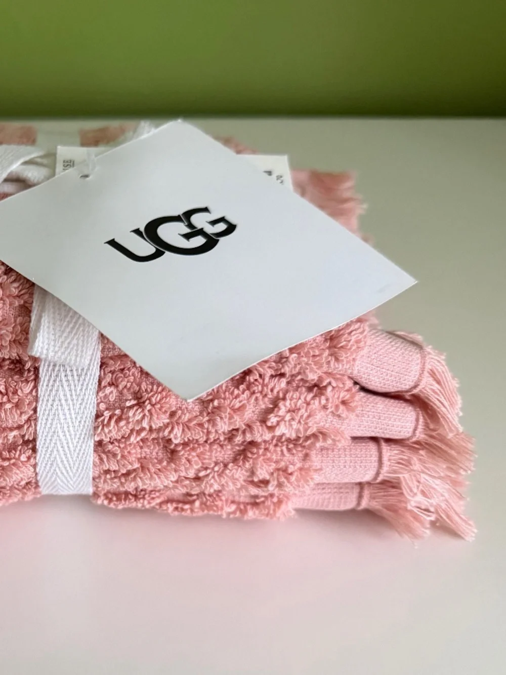 UGG set of 4 Wash Towels Fringed Textured Rose Cloud